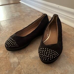 Women’s Black Wedged Rhinestone Flats ✨